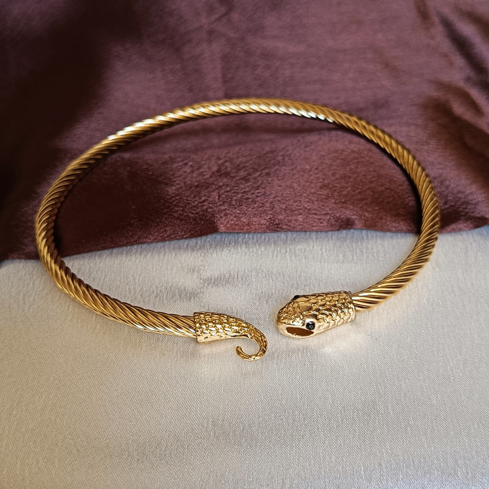JJ Twisted Gold Snake Choker – Minimal Chic Design