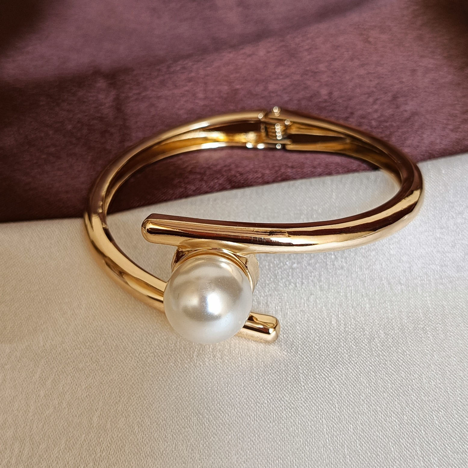 JJ Gold-Plated Single Pearl Cuff Modern Elegance Design