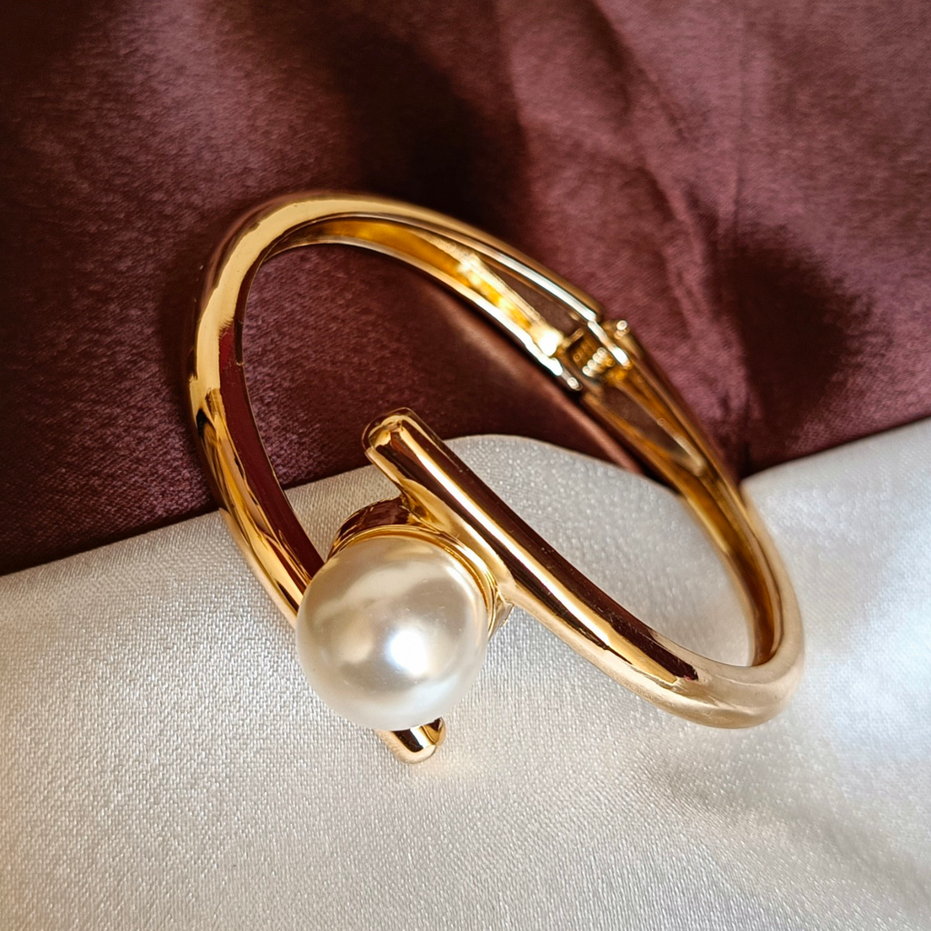 JJ Gold-Plated Single Pearl Cuff Modern Elegance Design