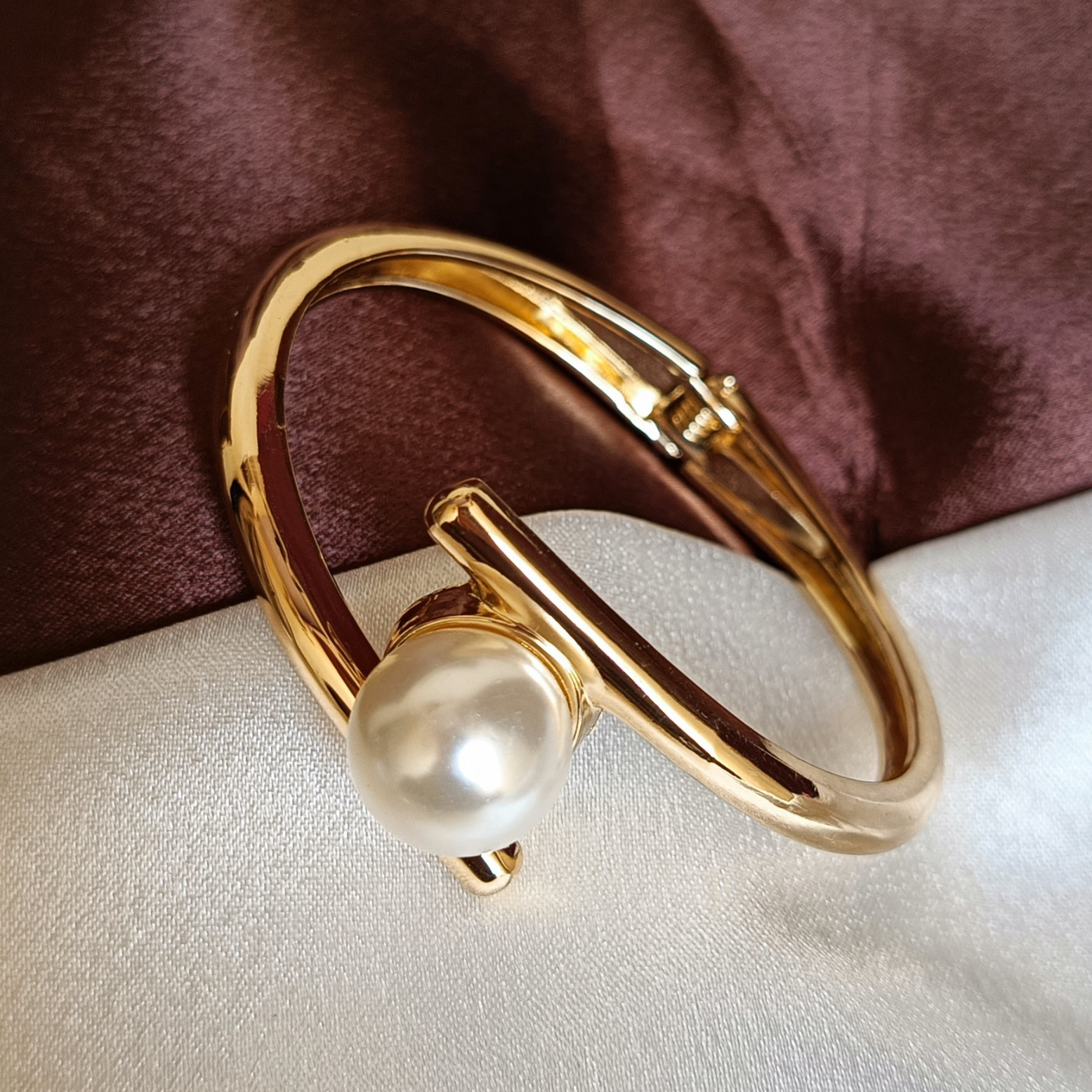 JJ Gold-Plated Single Pearl Cuff Modern Elegance Design