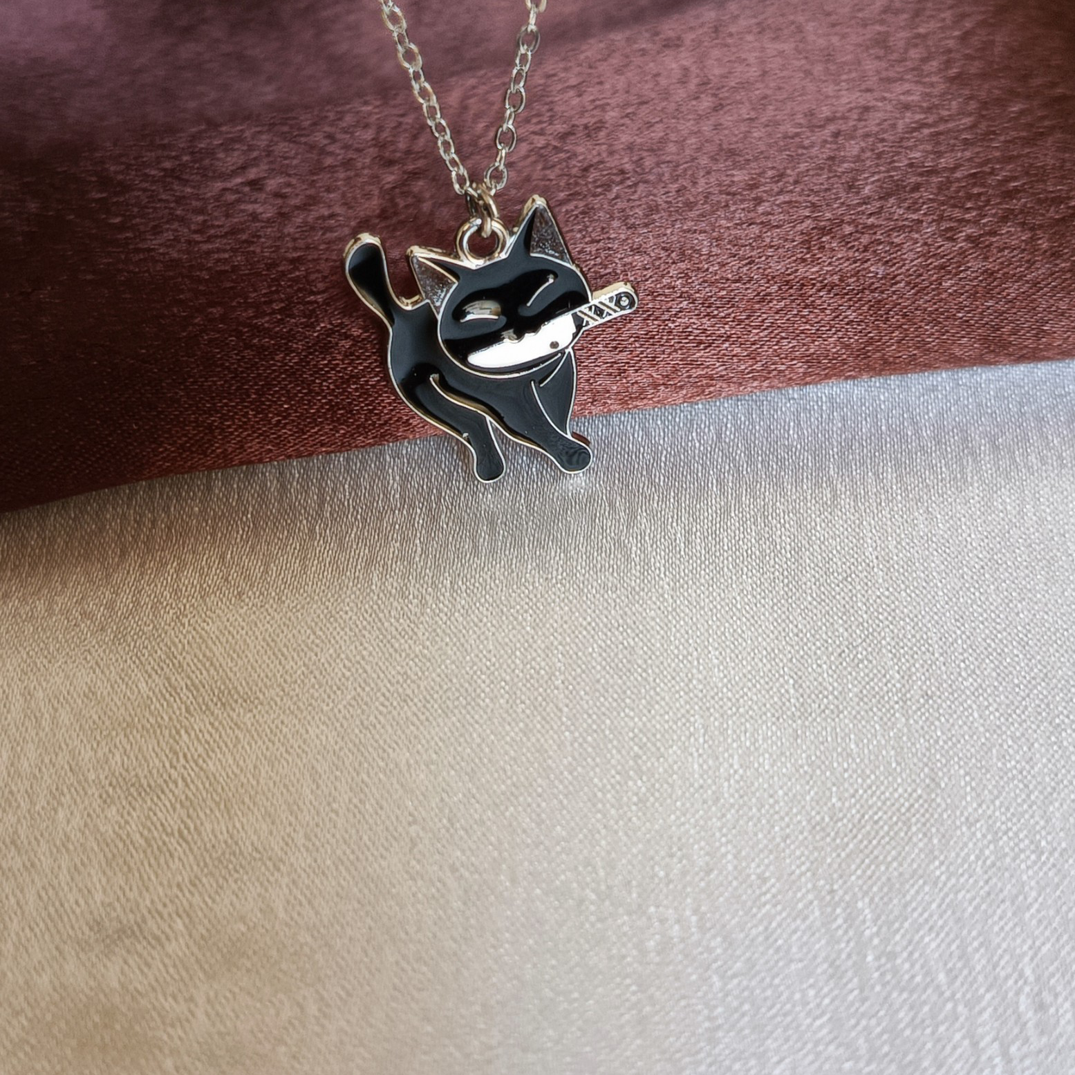 JJ Black Cat Pendant Necklace – Playful Chic Design