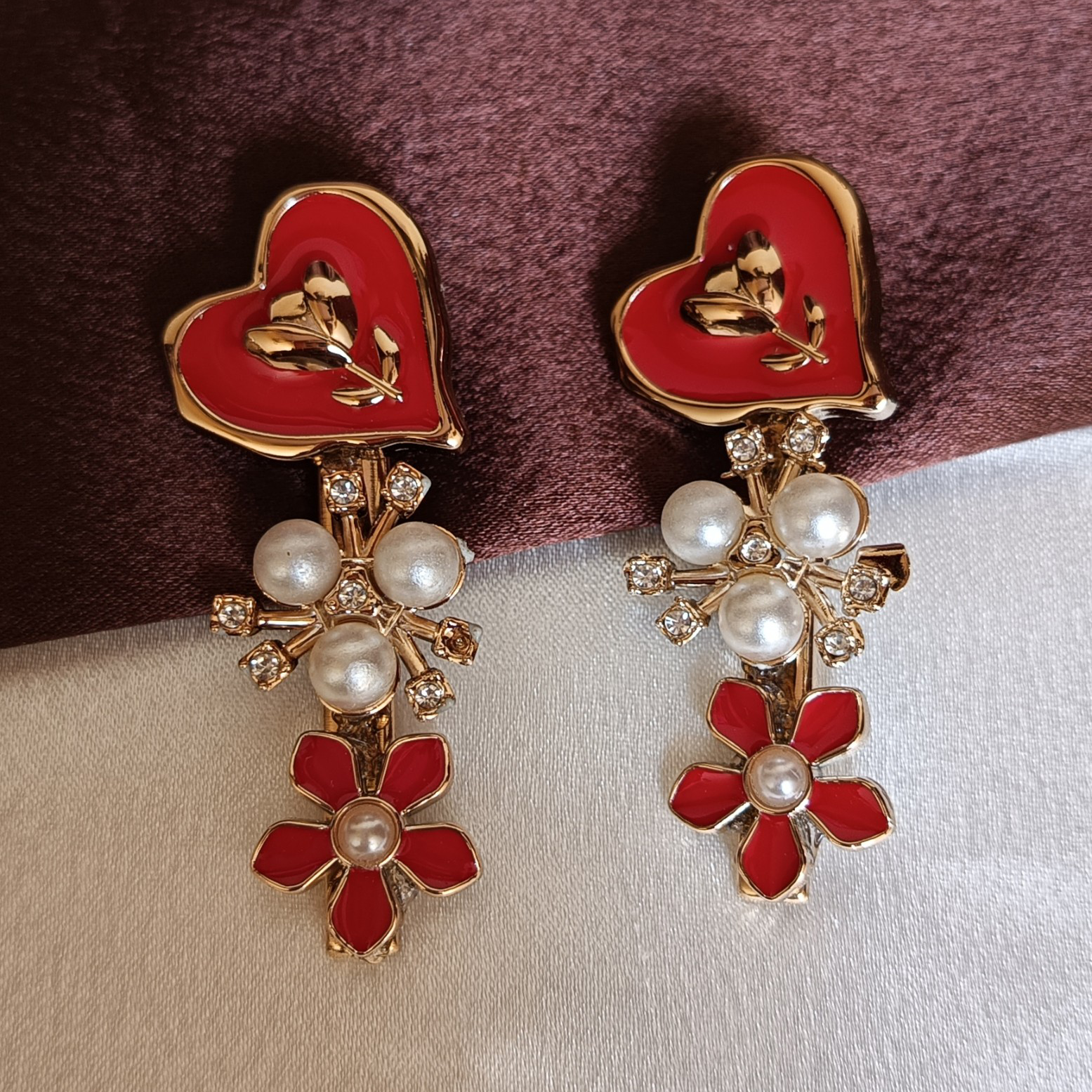 JJ White & Gold Statement Hair Clip – Heart & Pearl Floral Design