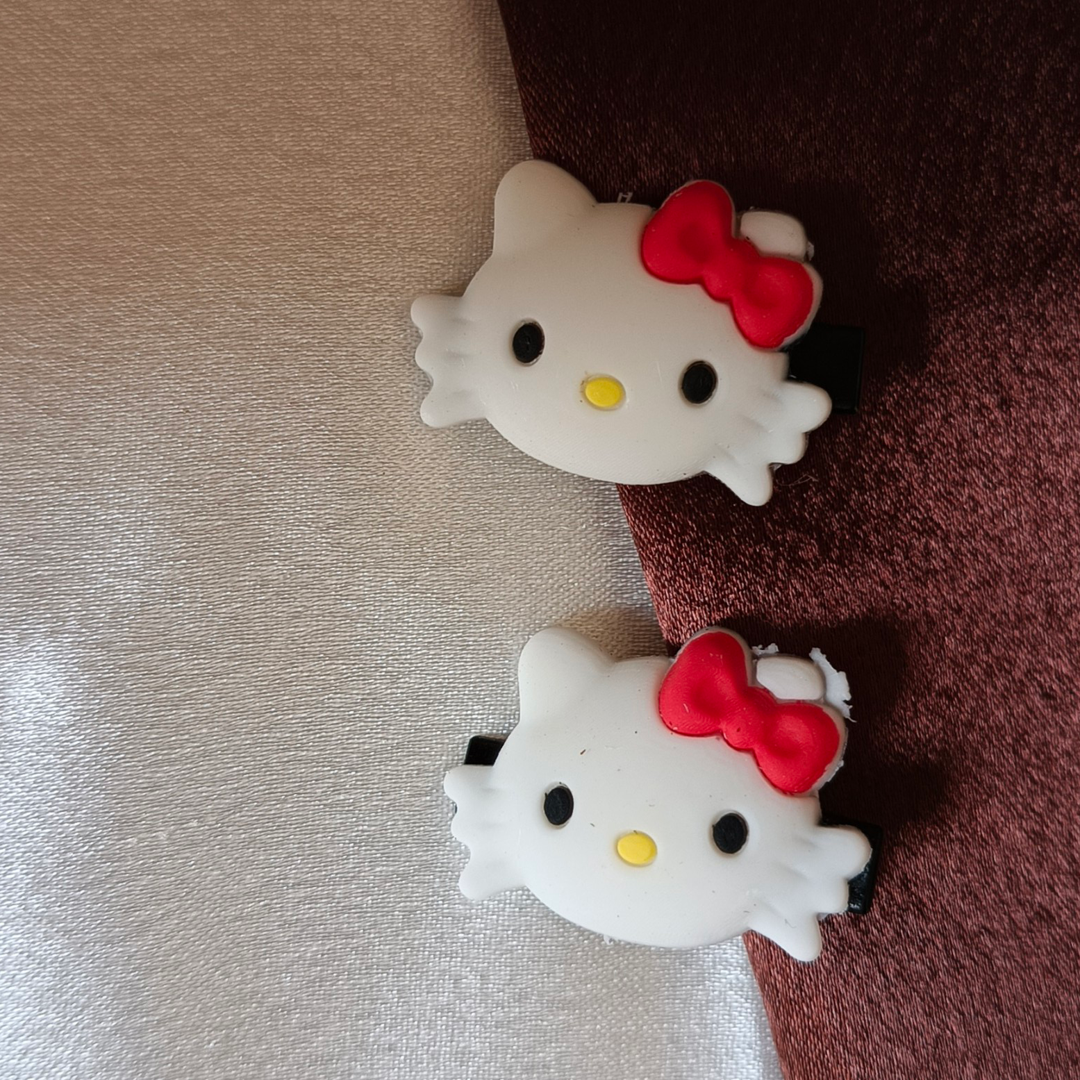 JJ White Kitty Hair Clips – Red Bow Design