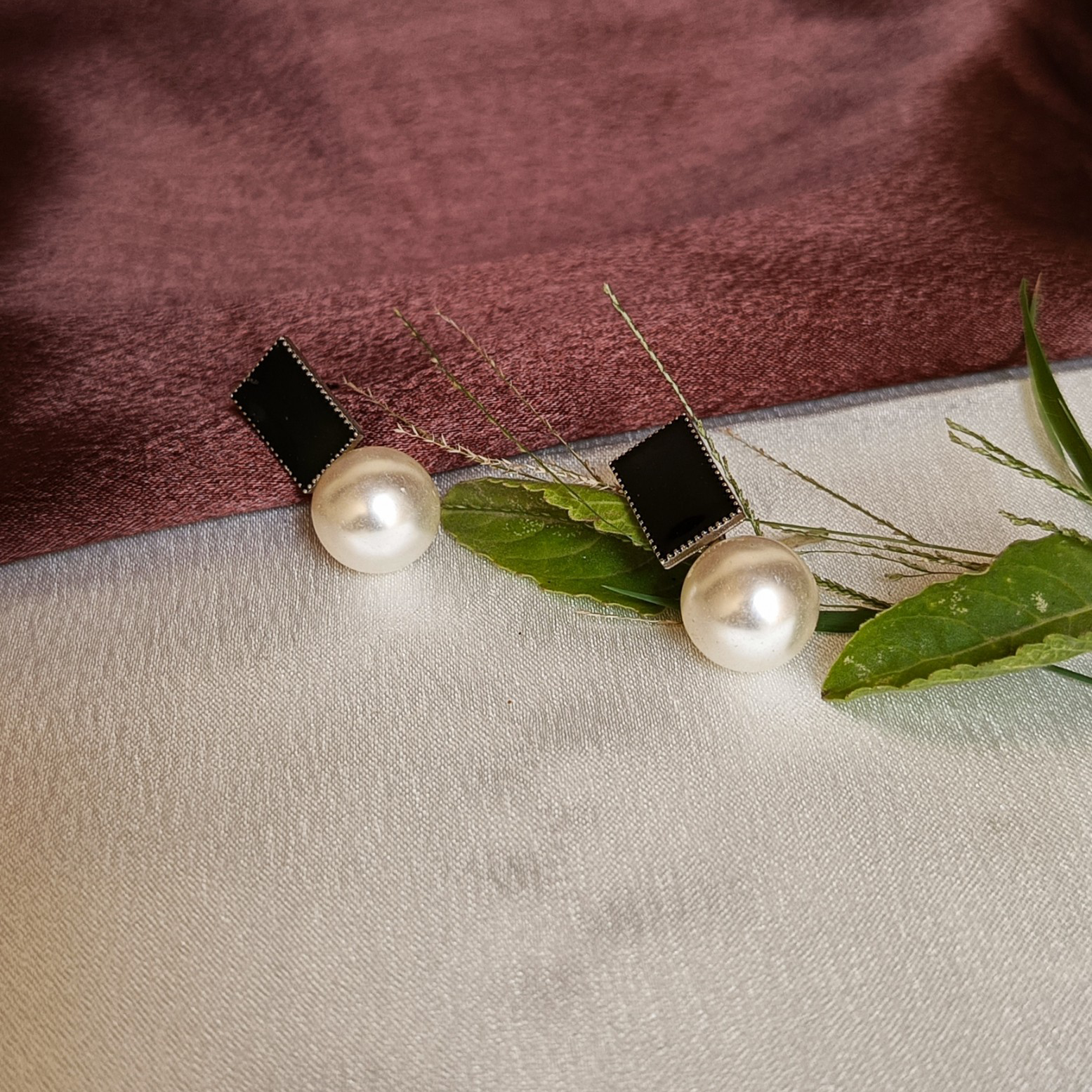 JJ Black & Pearl Stud Earrings – Minimal Chic Design