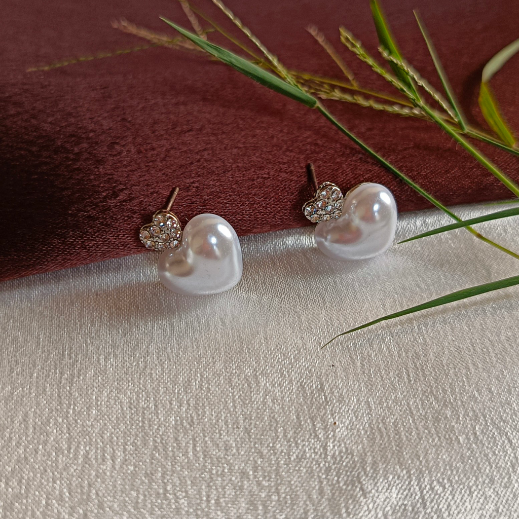 JJ Pearl Heart Stud Earrings – Romantic Crystal Accent Design