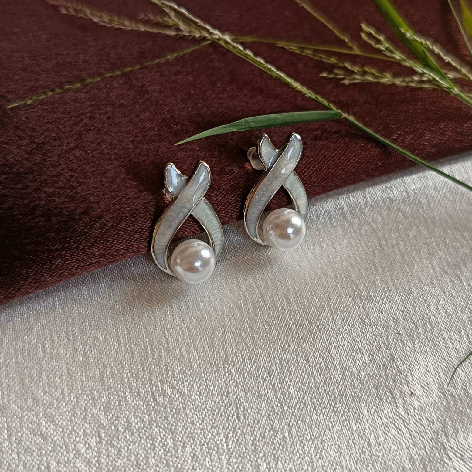 JJ Silver & Pearl Stud Earrings – Infinity Loop Design