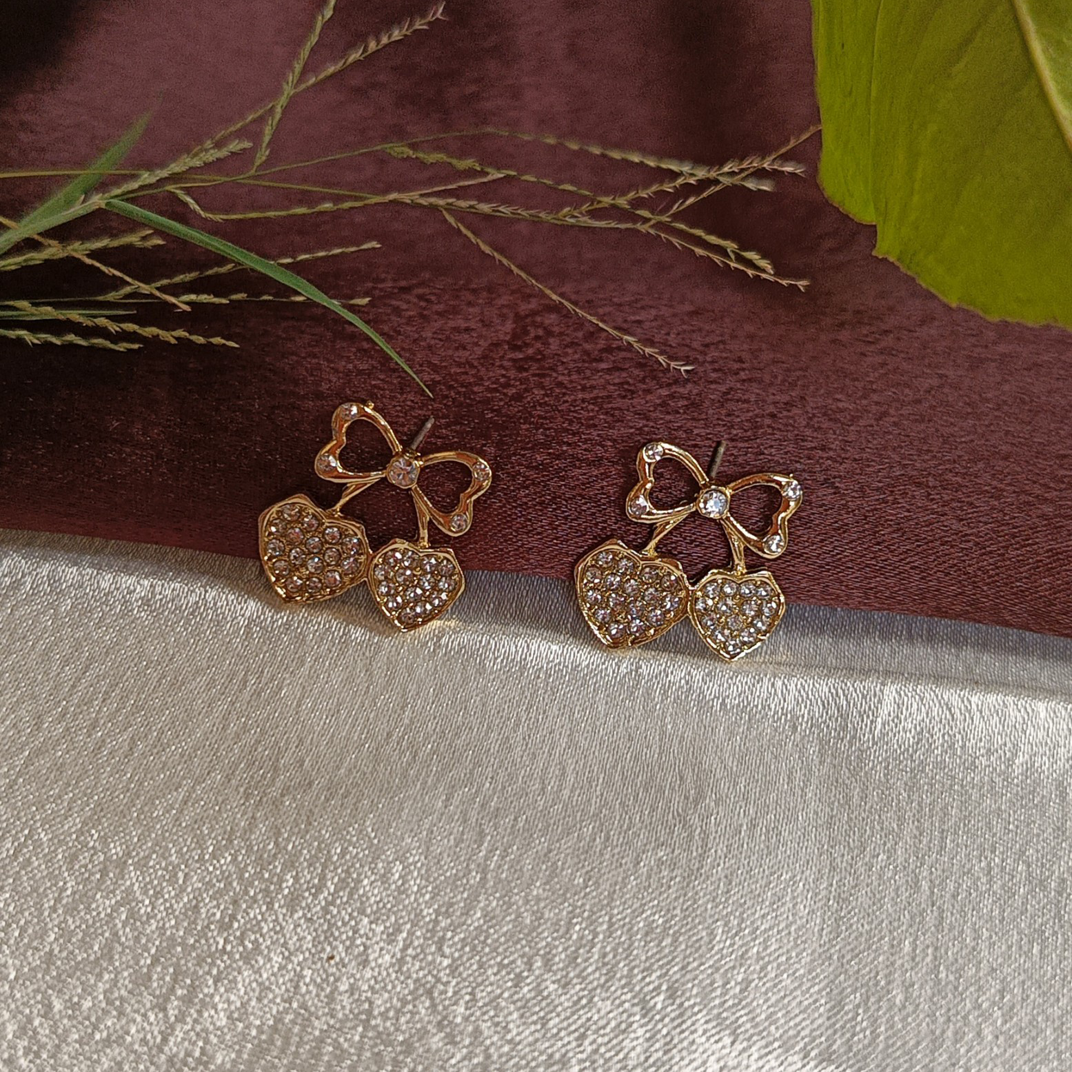 JJ Gold Heart Stud Earrings – Sparkling Bow & Heart Design