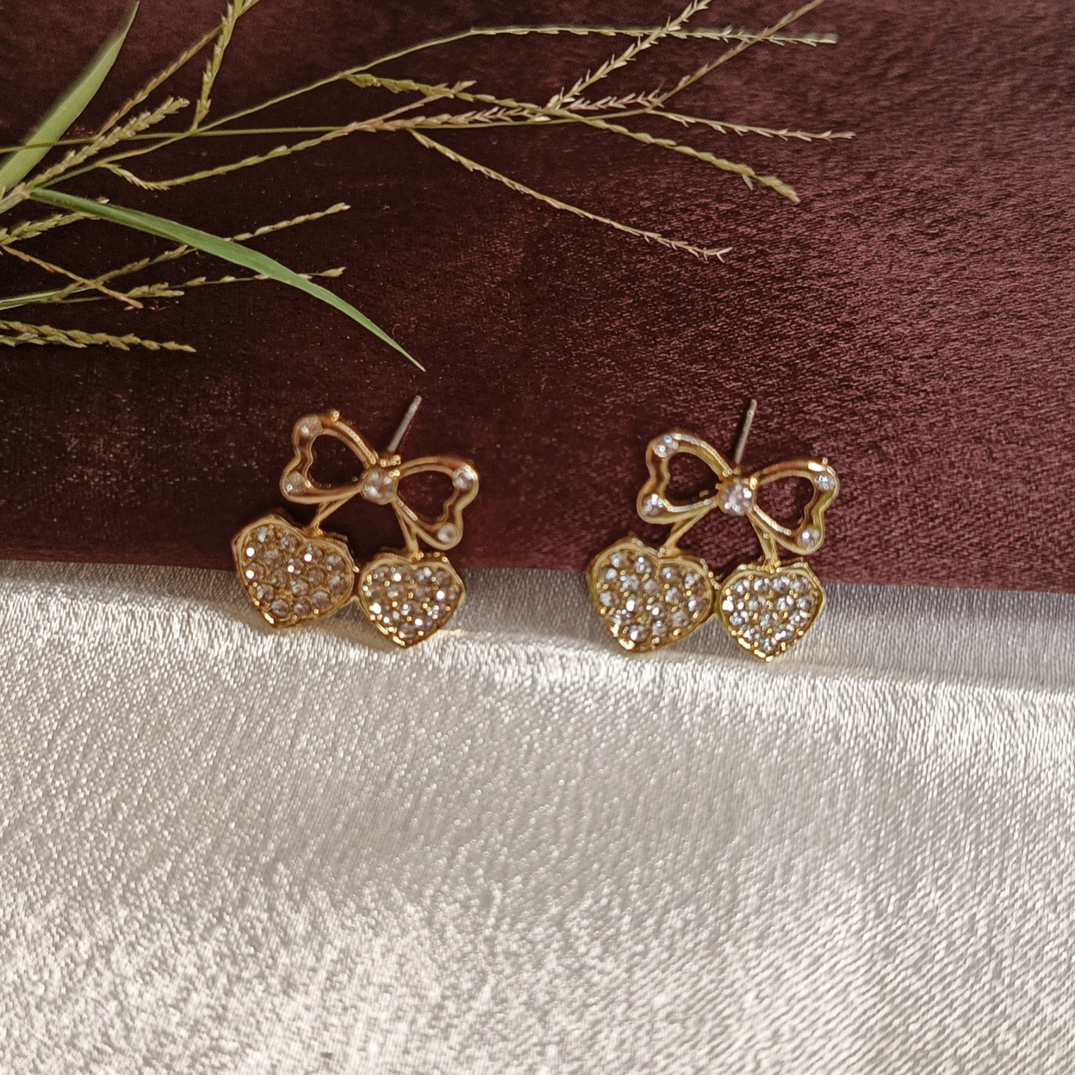 JJ Gold Heart Stud Earrings – Sparkling Bow & Heart Design