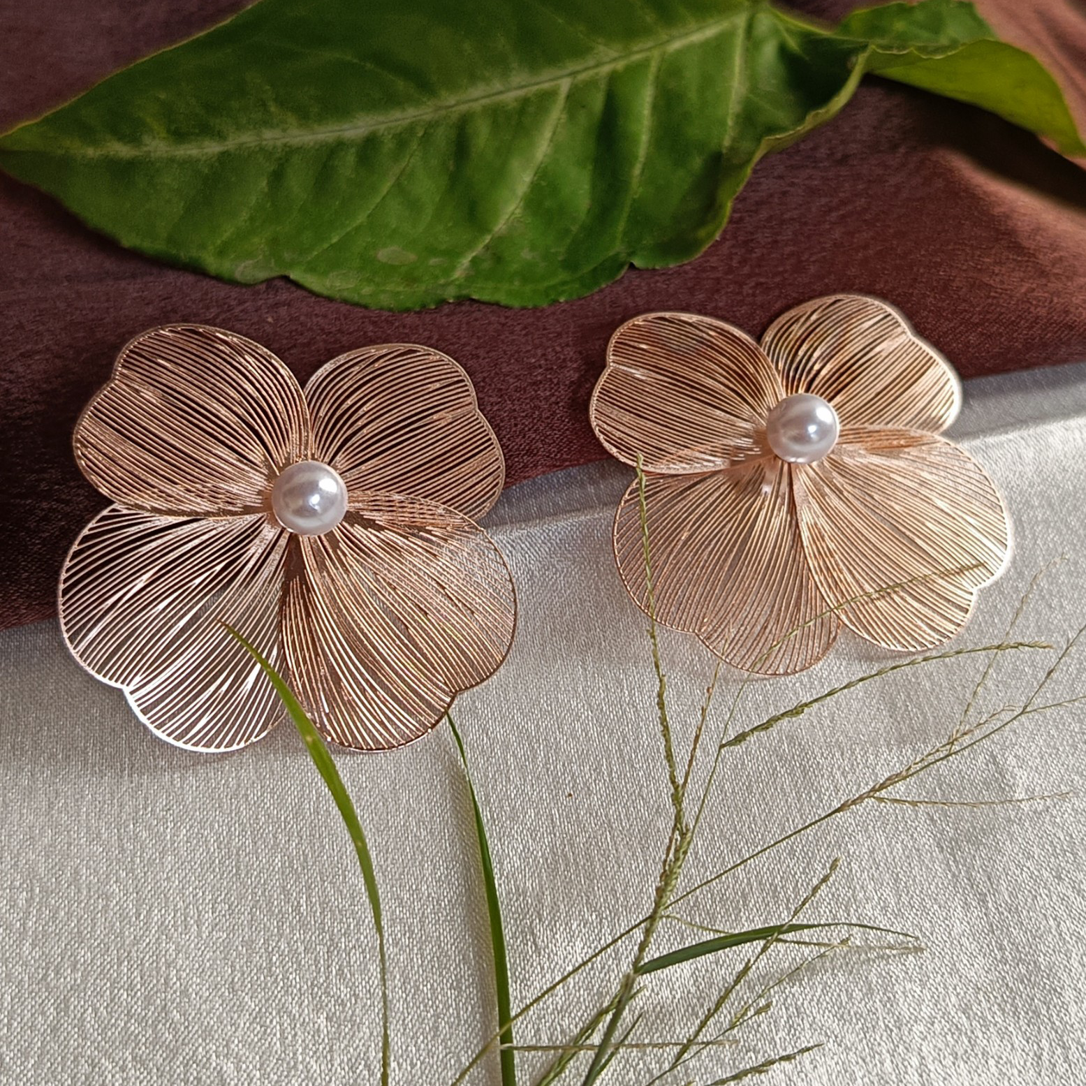 JJ Gold Floral Stud Earrings – Pearl Center Statement Design