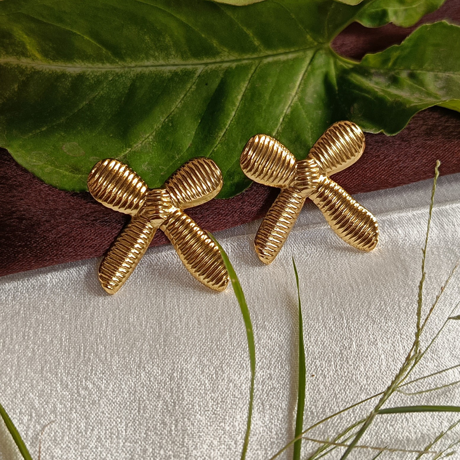 JJ Gold Bow Stud Earrings – Elegant Textured Design
