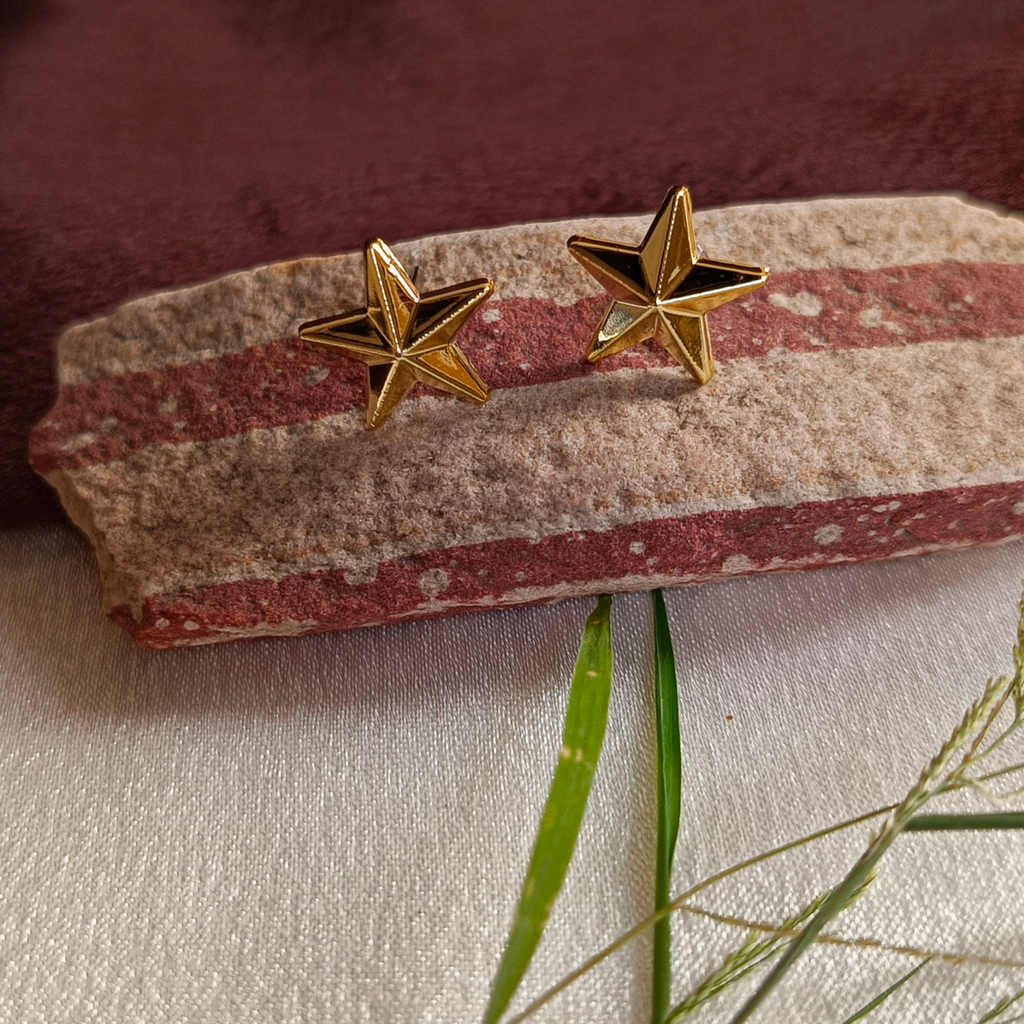 JJ Gold Star Stud Earrings – Modern Statement Design