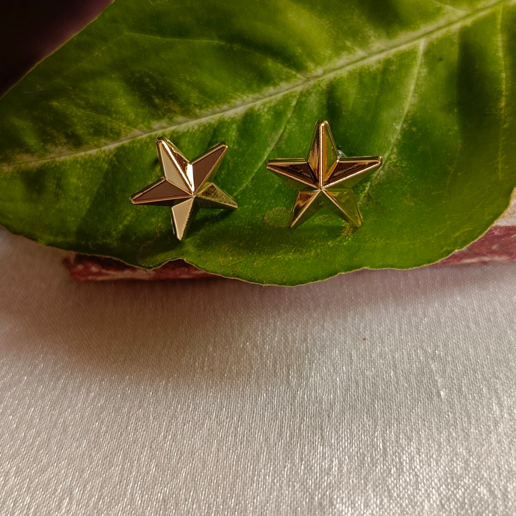 JJ Gold Star Stud Earrings – Modern Statement Design