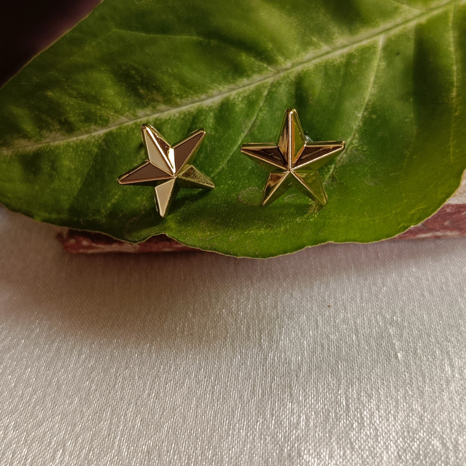 JJ Gold Star Stud Earrings – Modern Statement Design