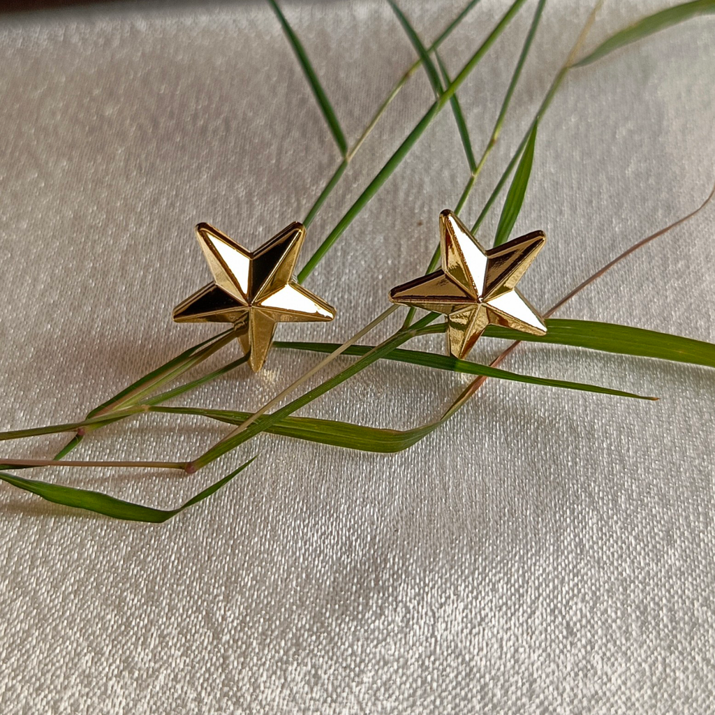 JJ Gold Star Stud Earrings – Modern Statement Design