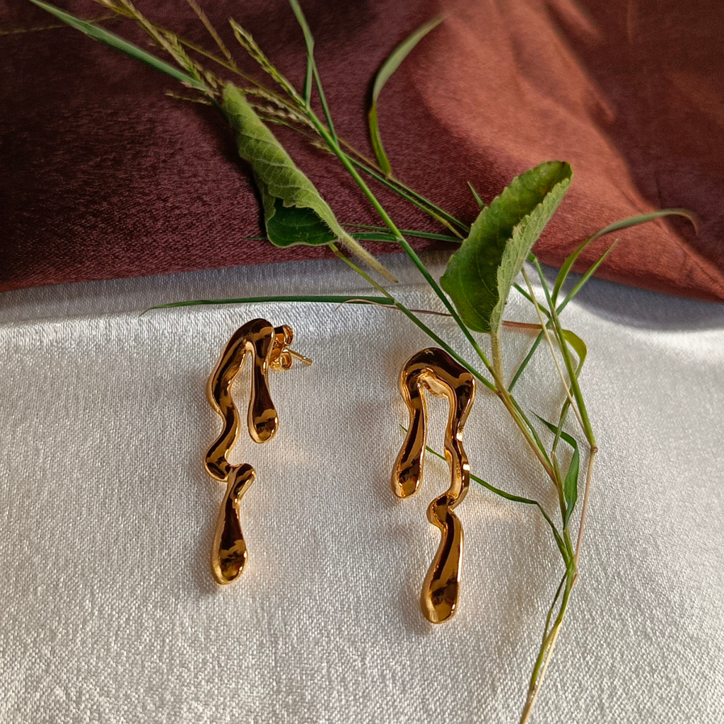 JJ Gold Abstract Drop Earrings – Modern Art-Inspired Design