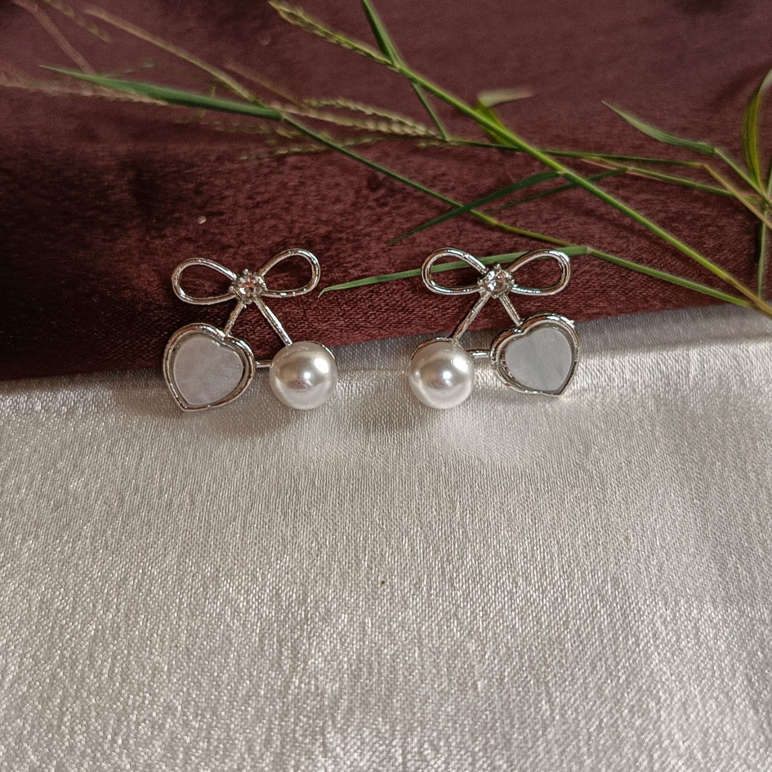 JJ Silver Heart Pearl Earrings – Elegant Bow & Pearl Design