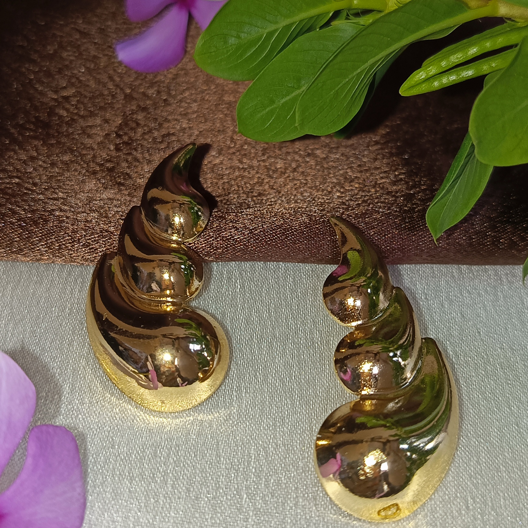 JJ Gold Earrings with Spiral Shell Statement Design