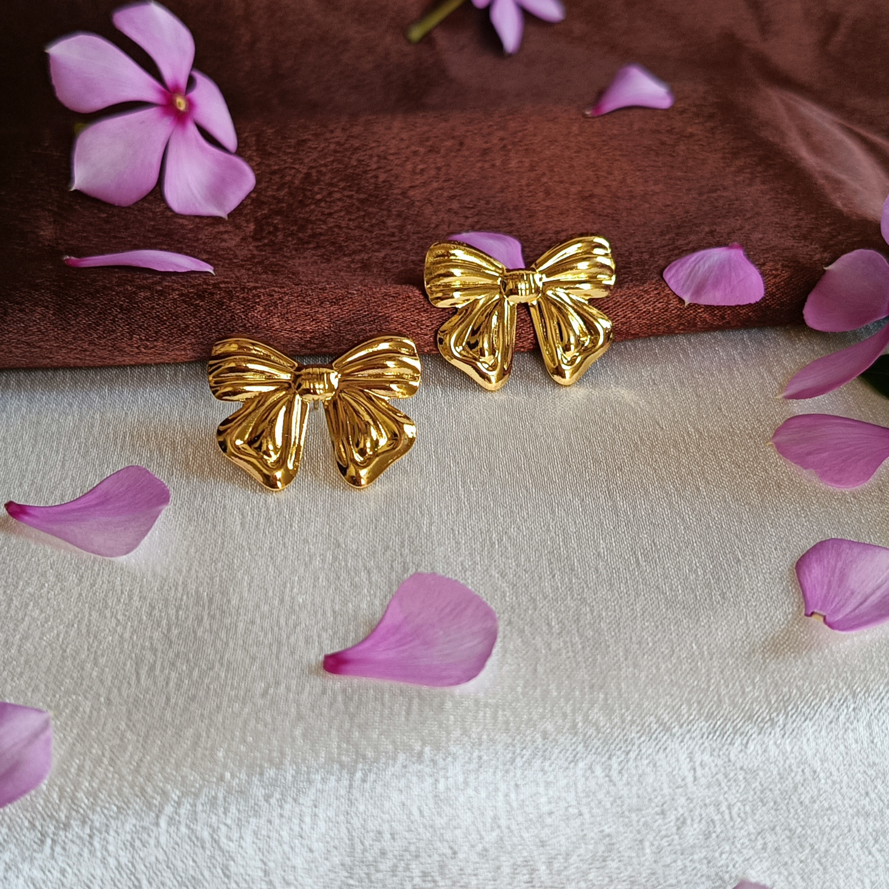 JJ Gold-Plated Earrings – Elegant Bow Design
