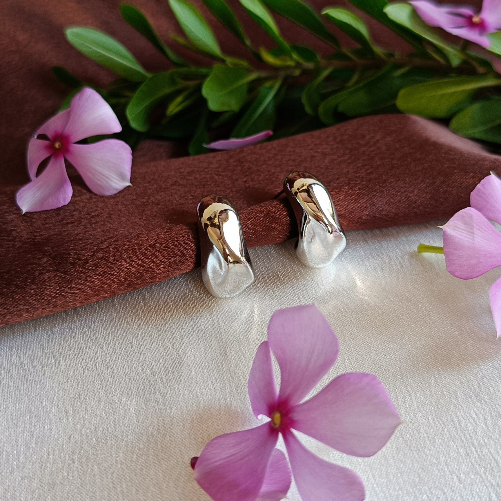 JJ Gold-Plated Hoop Earrings – Chunky Bold Design