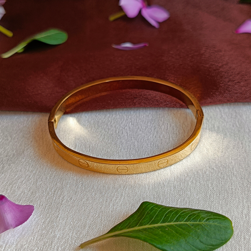 JJ Gold-Plated Screw Motif Bangle Classic Minimal Design