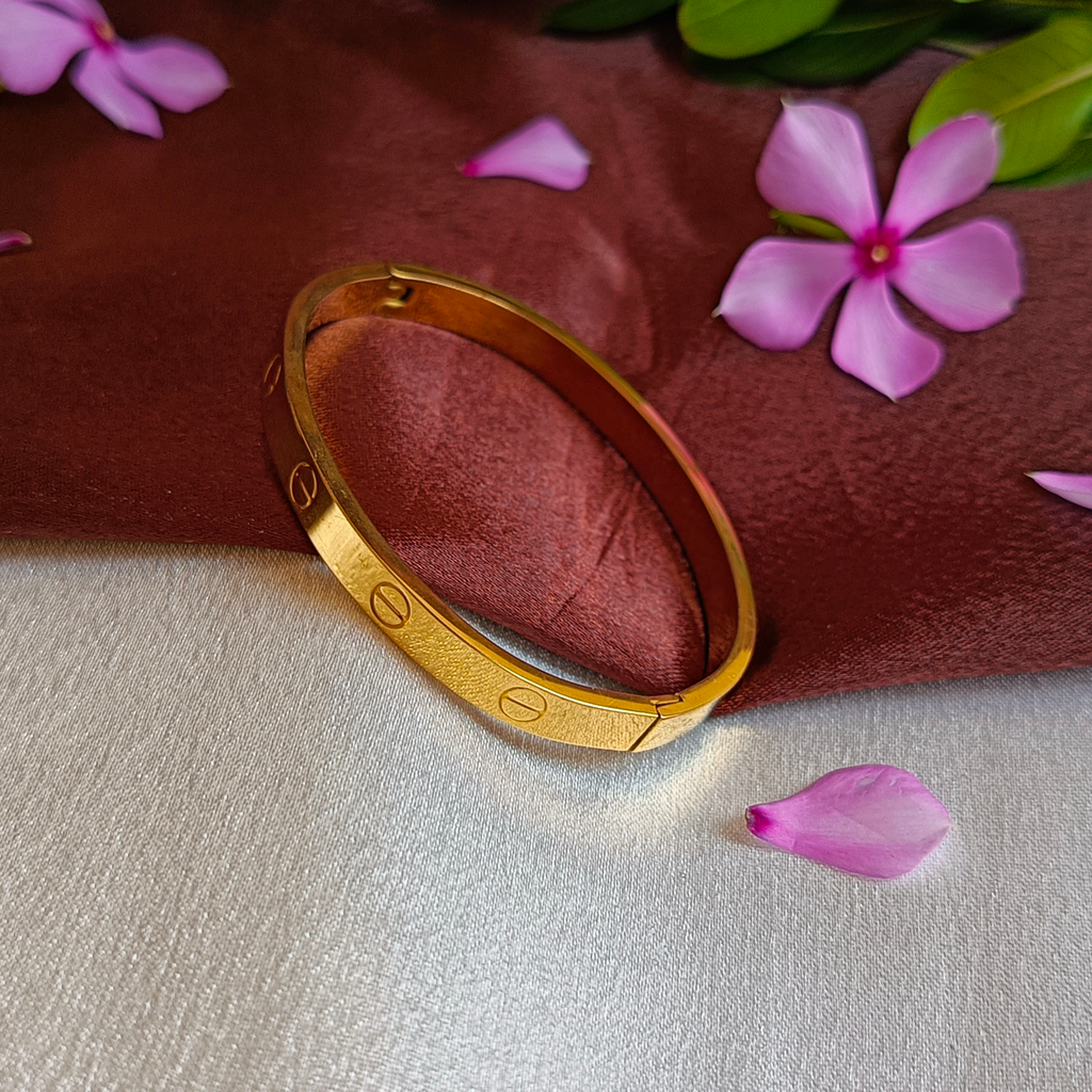 JJ Gold-Plated Screw Motif Bangle Classic Minimal Design