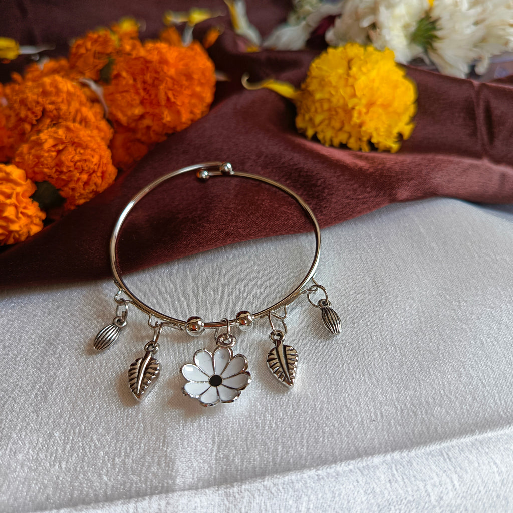 JJ Silver‑Tone Charm Bangle White Daisy