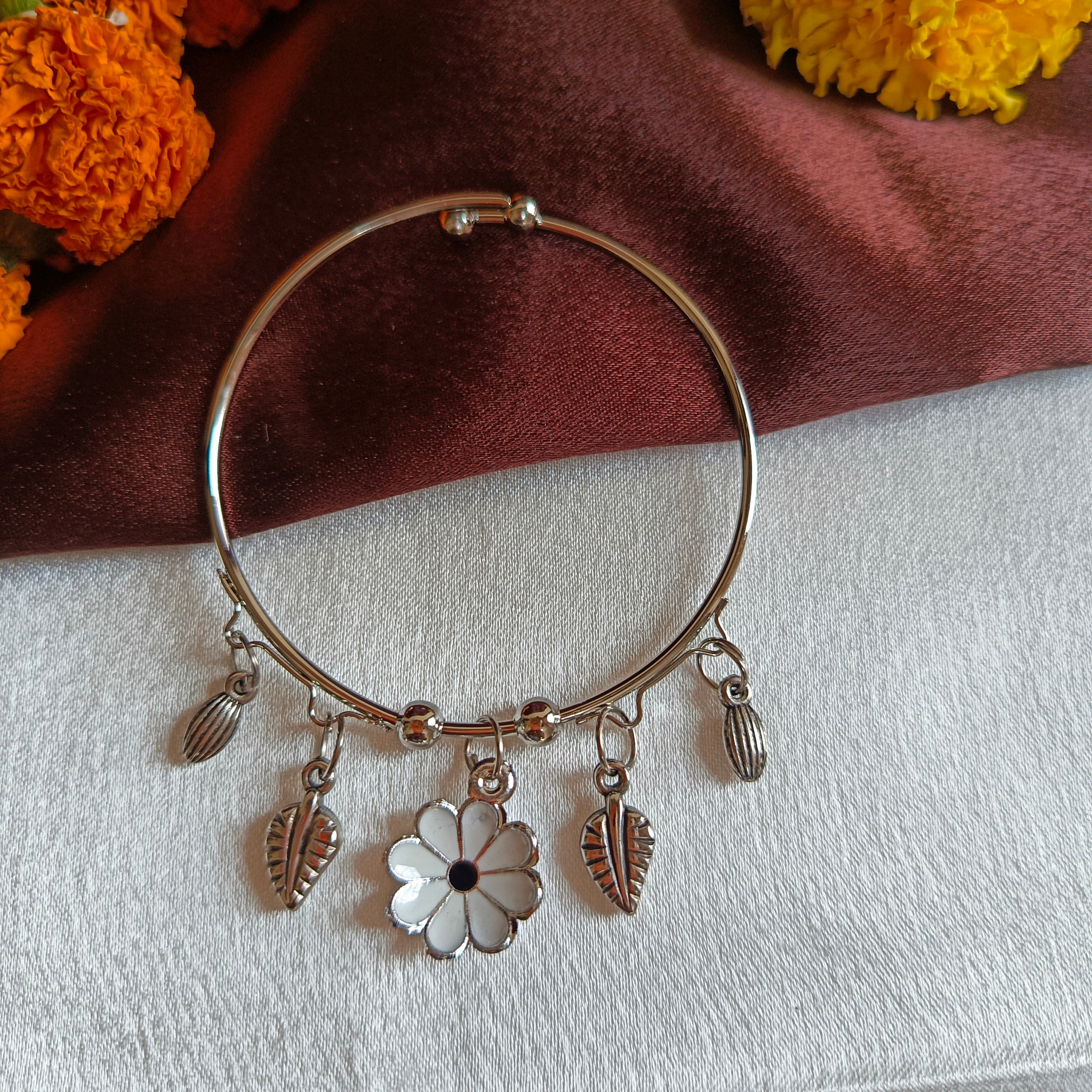 JJ Silver‑Tone Charm Bangle White Daisy