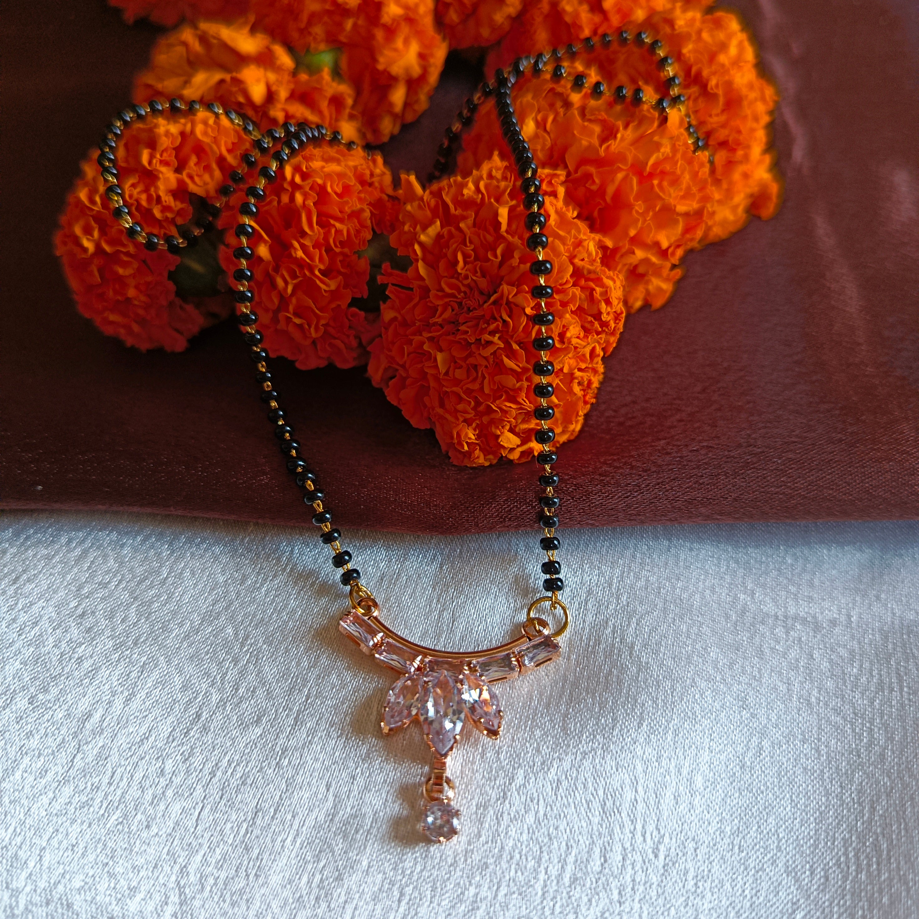 JJ Gold-Plated Crystal Auspicious Thread Leaf Cluster