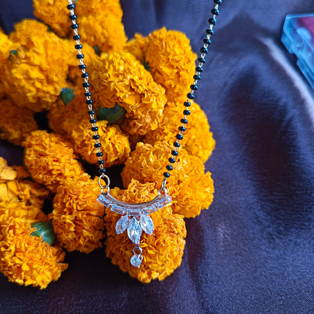 JJ Gold-Plated Crystal Auspicious Thread Leaf Cluster