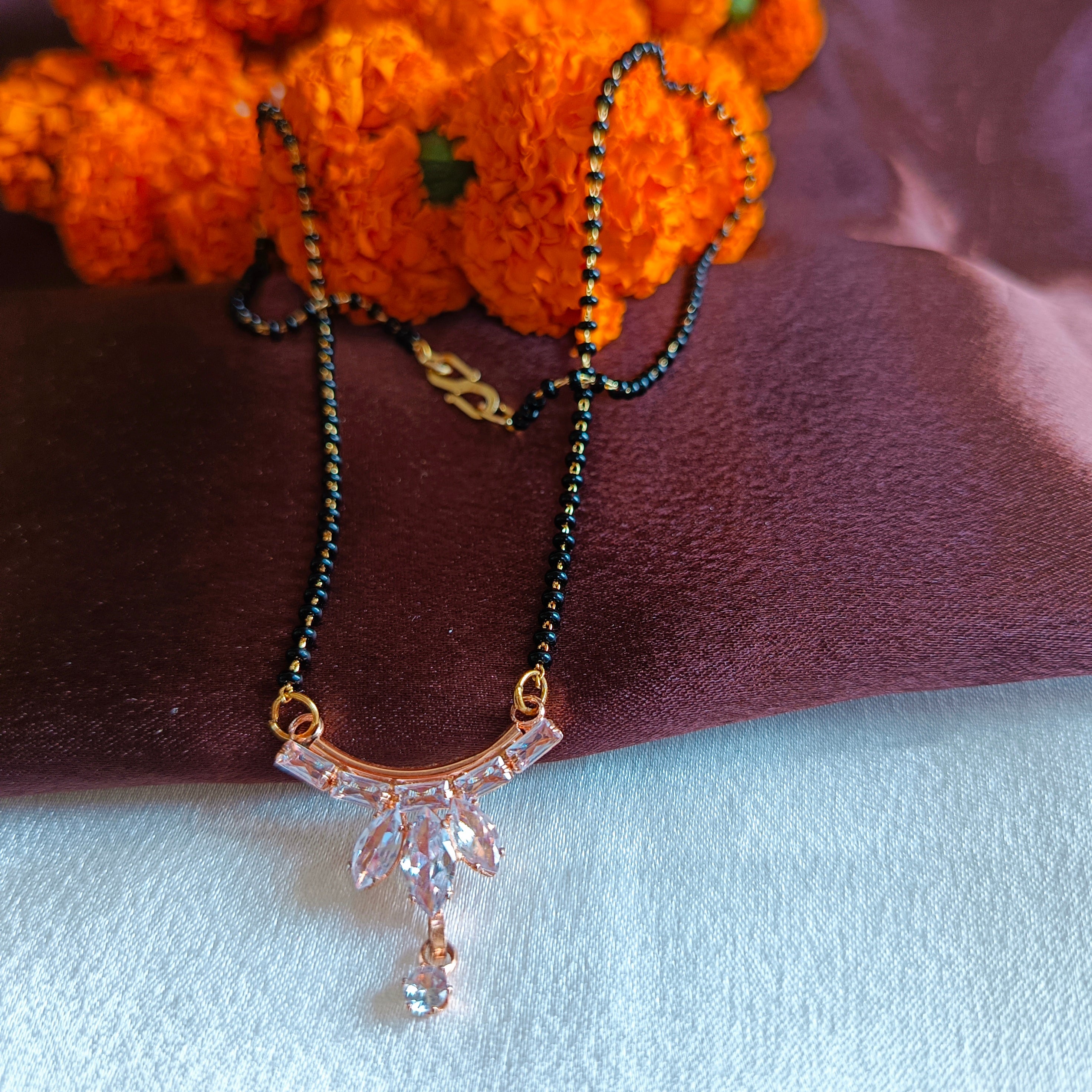 JJ Gold-Plated Crystal Auspicious Thread Leaf Cluster