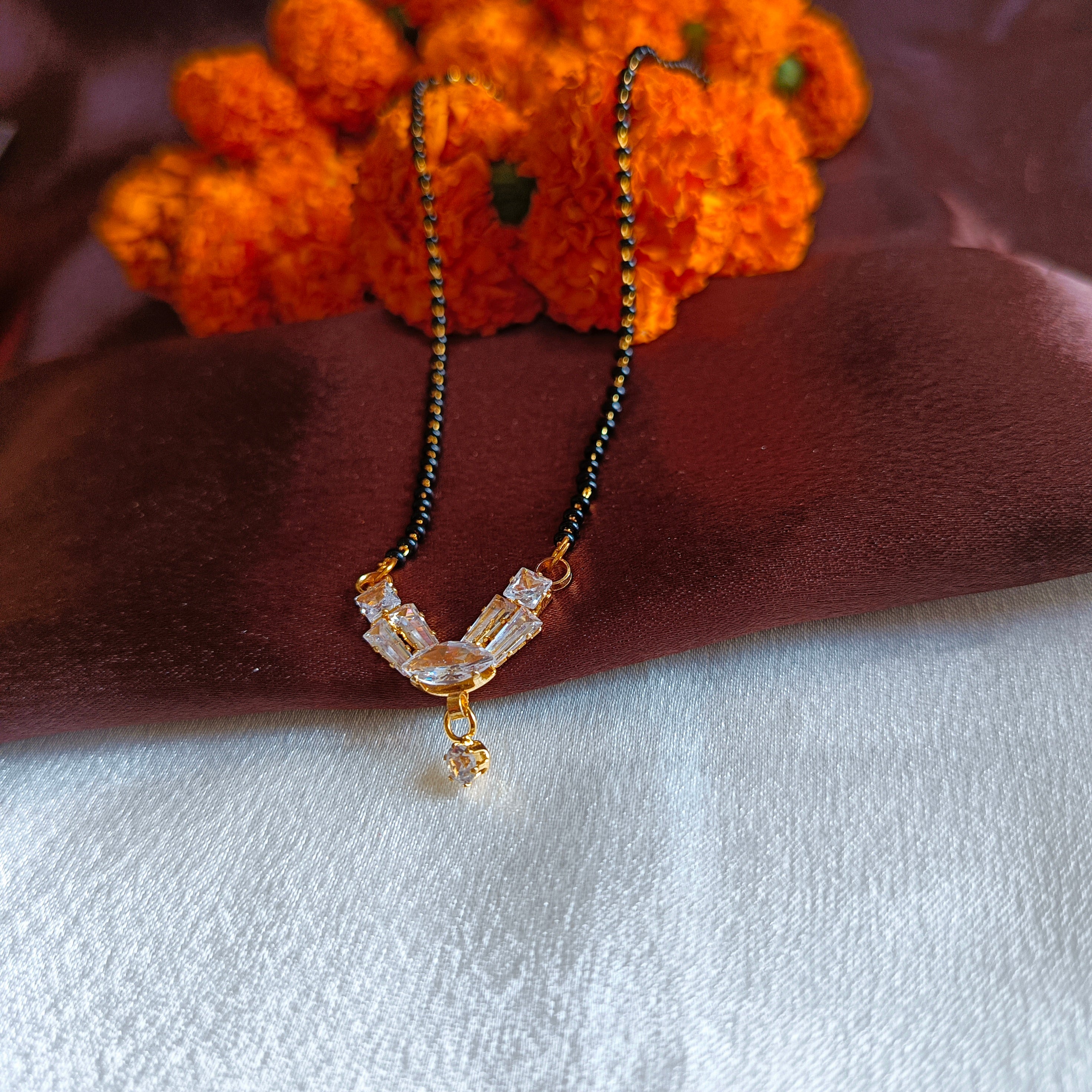 JJ Gold-Plated Crystal Auspicious Thread V Cascade