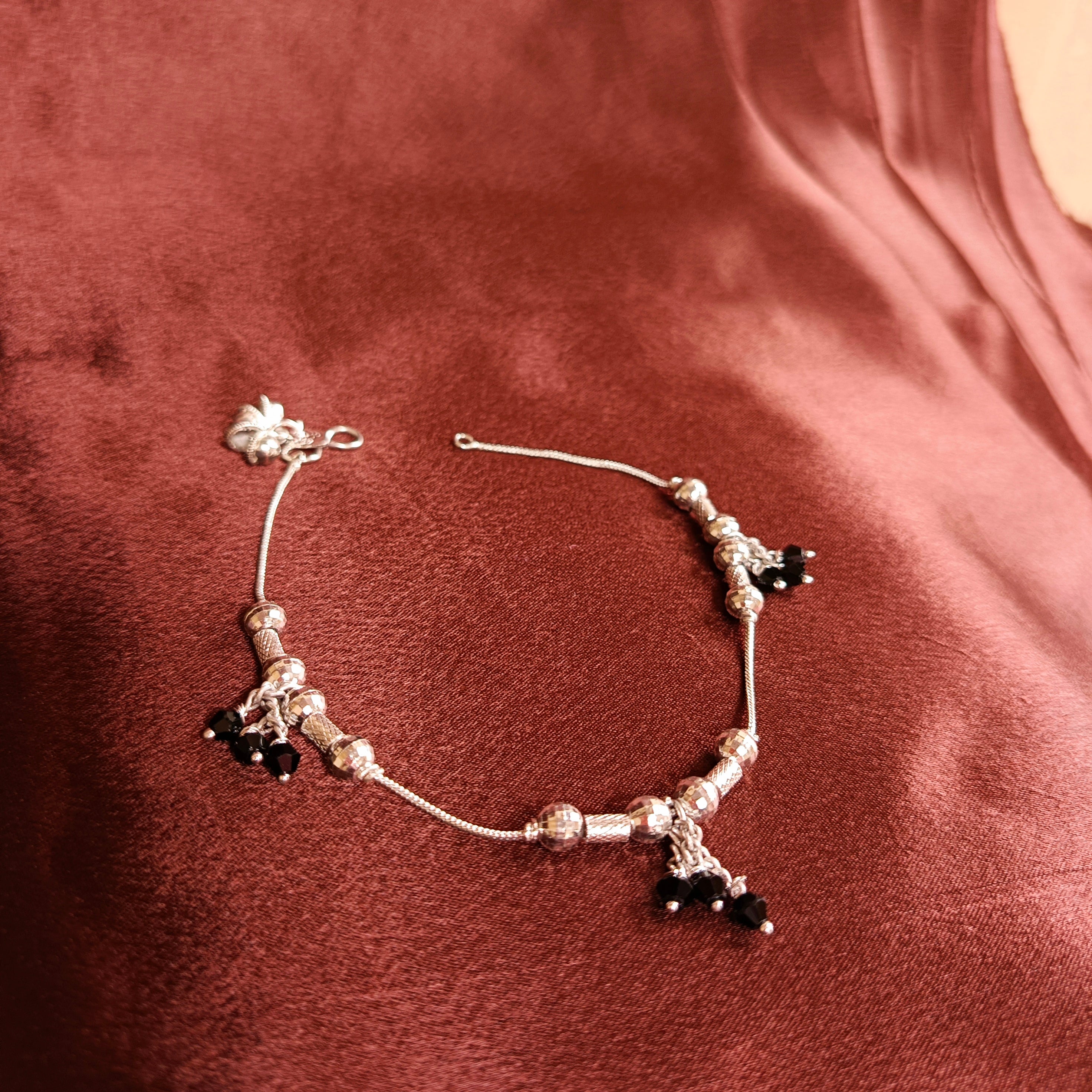 JJ Silver Anklet with Black Beads – Classic Grace Collection